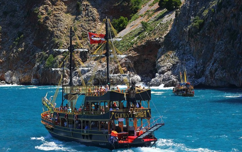 Pirate Boat Trip in Alanya with Lunch