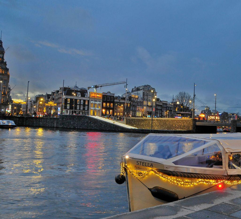 AMSTERDAM LIGHT FESTIVAL: #1 CANAL CRUISE INCL. DRINKS