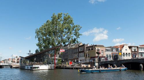 Leiden: Guided City Canal Cruise