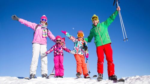 1-day tour to Kamui Ski Resort in Asahikawa, Hokkaido, Japan [Professional SAJ Chinese/English ski instructors | Small group lessons | Easy learning for beginners | Round-trip transfers from Sapporo c