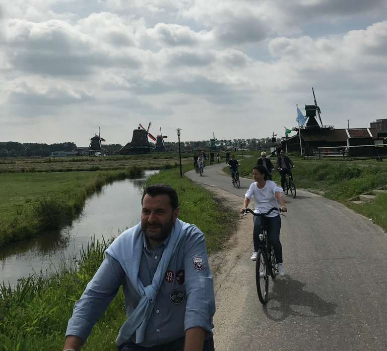 Amsterdam: Zaanse Schans Windmills Bike Tour with Guide