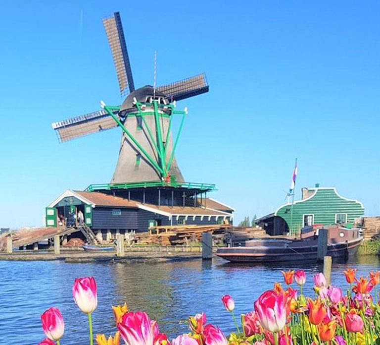 Zaanse Schans & Volendam Private Tour: Windmills and Cheese