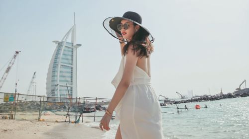 Dubai travel photography in the UAE[Dubai travel photographer for wedding photography, couple photoshoots, best friend portraits, and travel photography services]