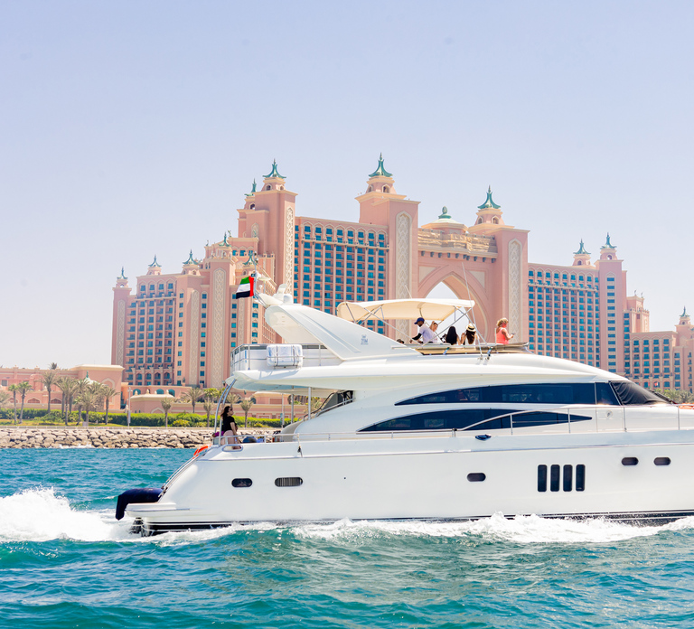 Dubai: The Luxury Yacht Tour with Live BBQ Option and Drinks