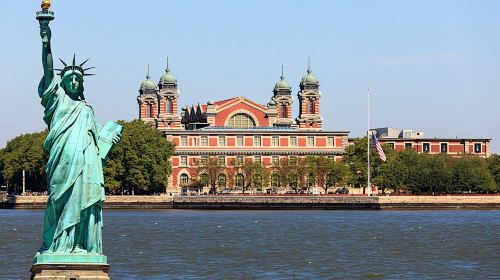 VIP Access: Ellis Island, Statue Liberty and Battery Park Walking Tour