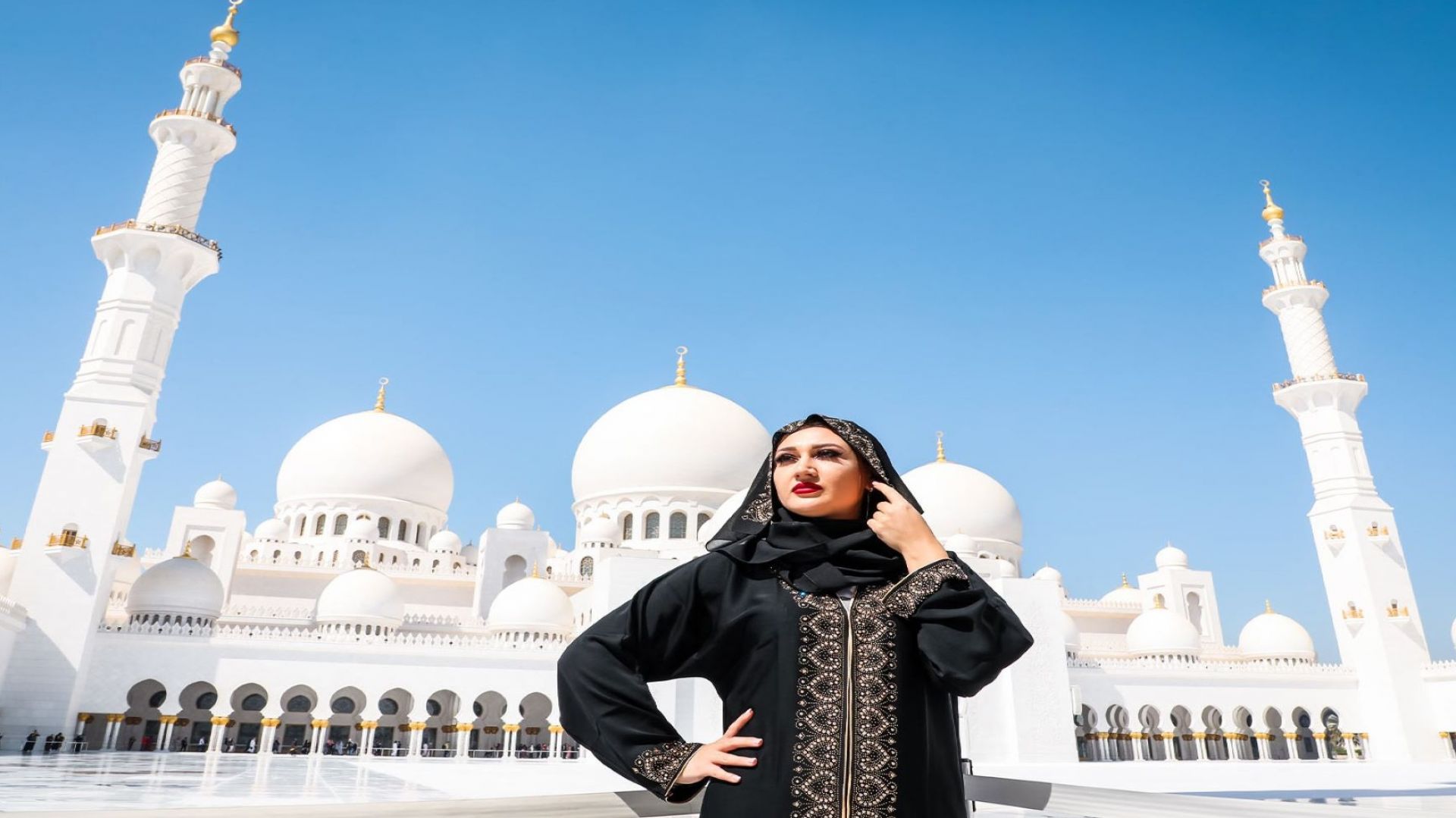 Abu Dhabi Sheikh Zayed Mosque Half-Day Trip from Dubai - Shared English Tour