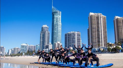 2-hour surfing lessons at Surfers Paradise Beach in Gold Coast
