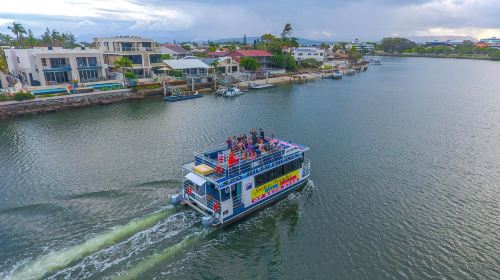 Gold Coast Surfers Paradise 1.5-hour cruise (morning/afternoon with snacks) Transport Passes