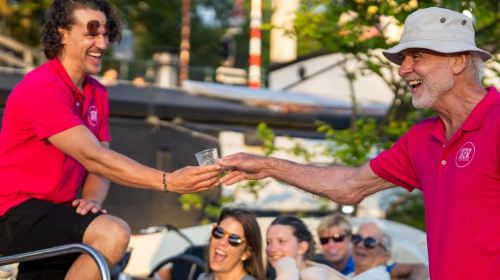 Amsterdam: 90 Min Small Group Canal Cruise and Local Guide! Day Tours
