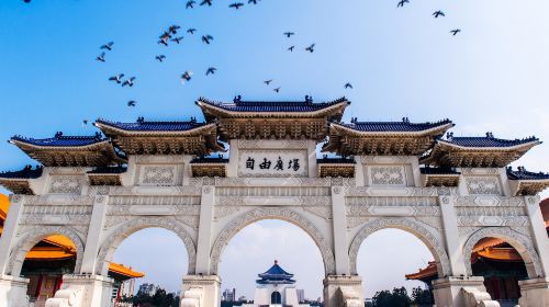 1-day tour to Taipei Palace Museum + Longshan Temple + Chiang Kai-shek Memorial Hall + Taipei 101 Day Tours
