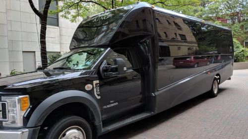 Toronto: Niagara Falls Bus Tour with Maple Tasting and NOTL
