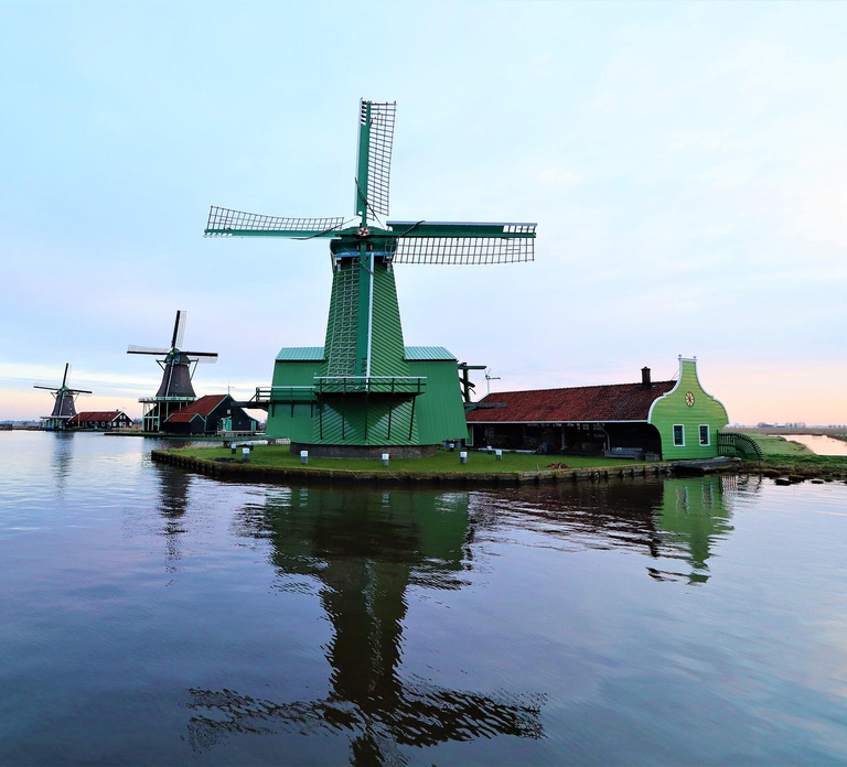 Amsterdam: Mike's Windmills E-Bike Tour to Zaanse Schans