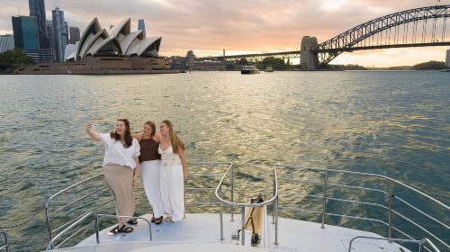 Sydney: Golden Glow Sunset Harbour Cruise with 1 Drink Day Tours