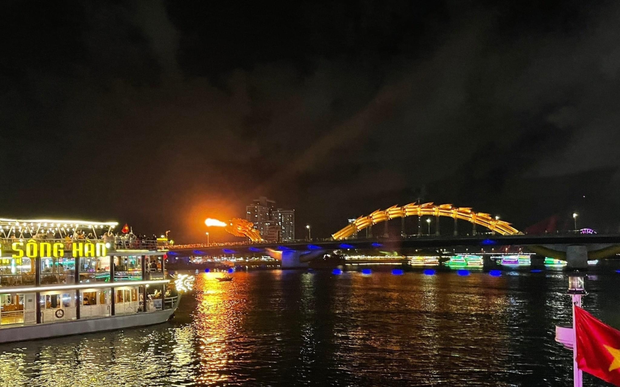 Han River Night Cruises By Tau Rong Song Han | Da Nang