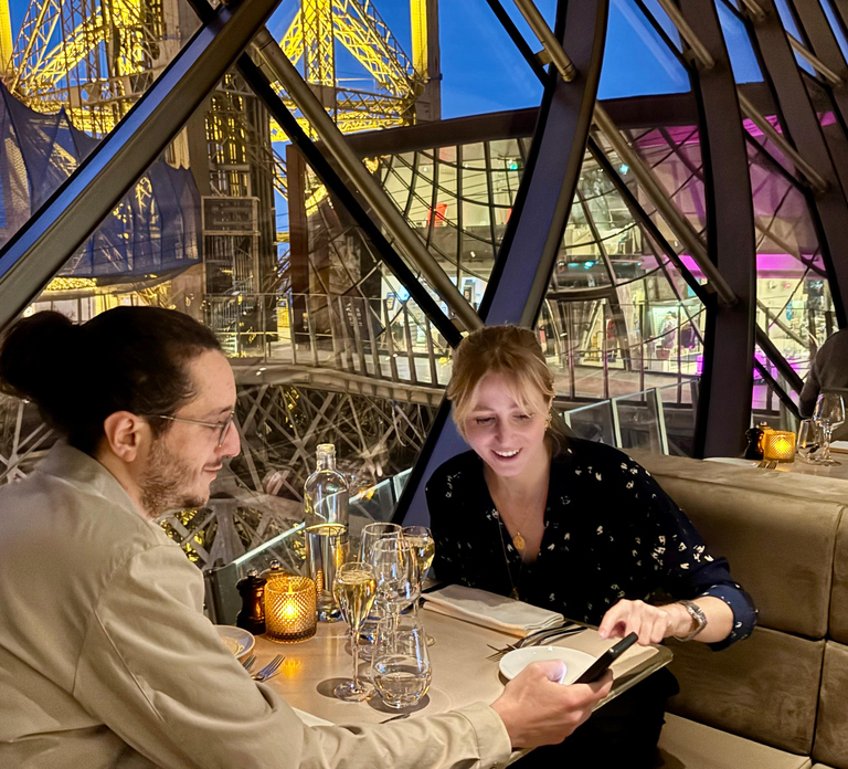 Paris: Elegant Dinner with Drinks in the Eiffel Tower