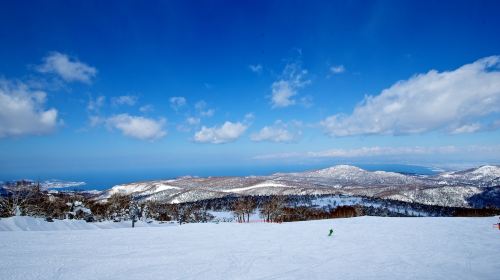 Sapporo Kokusai Ski Resort 1-day cable car ticket + ski wear & ski equipment rental