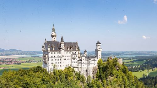 Premium Neuschwanstein Castle and Linderhof VIP Tour from Munich Day Tours