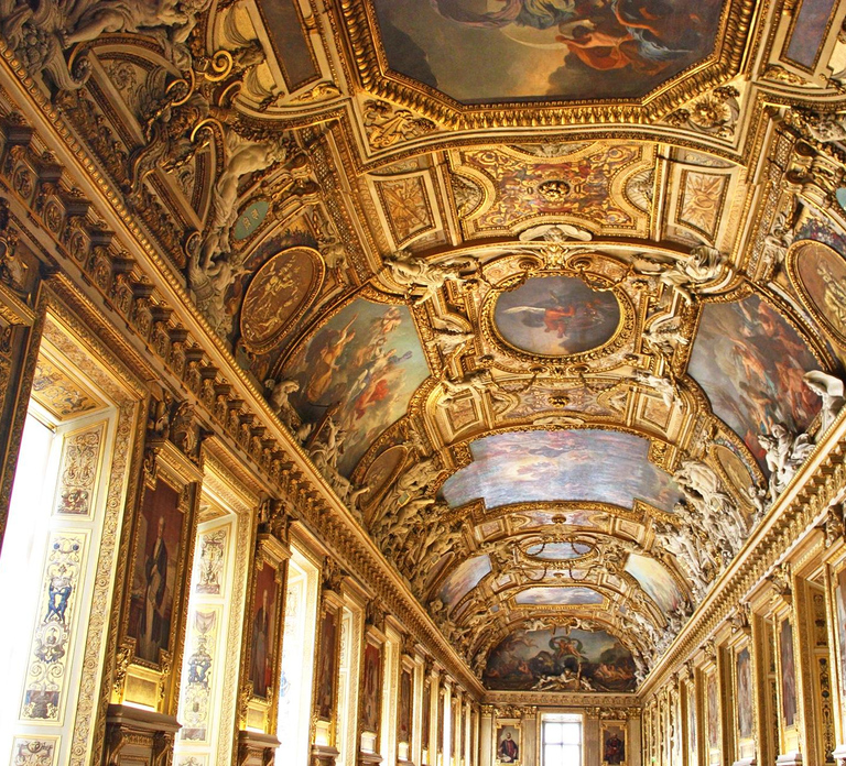 Paris: Senior-Friendly Louvre Museum Highlights Private Tour