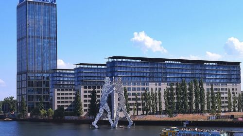 Berlin East Side Tour 2.5 hour cruise with commentary Day Tours