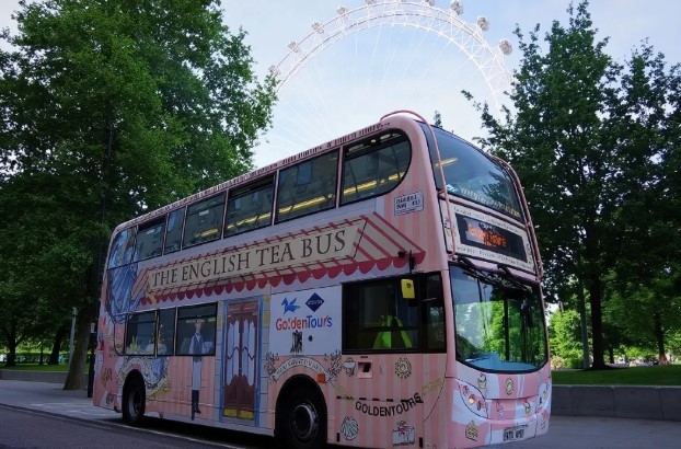 London Afternoon Tea Bus with Panoramic Tour