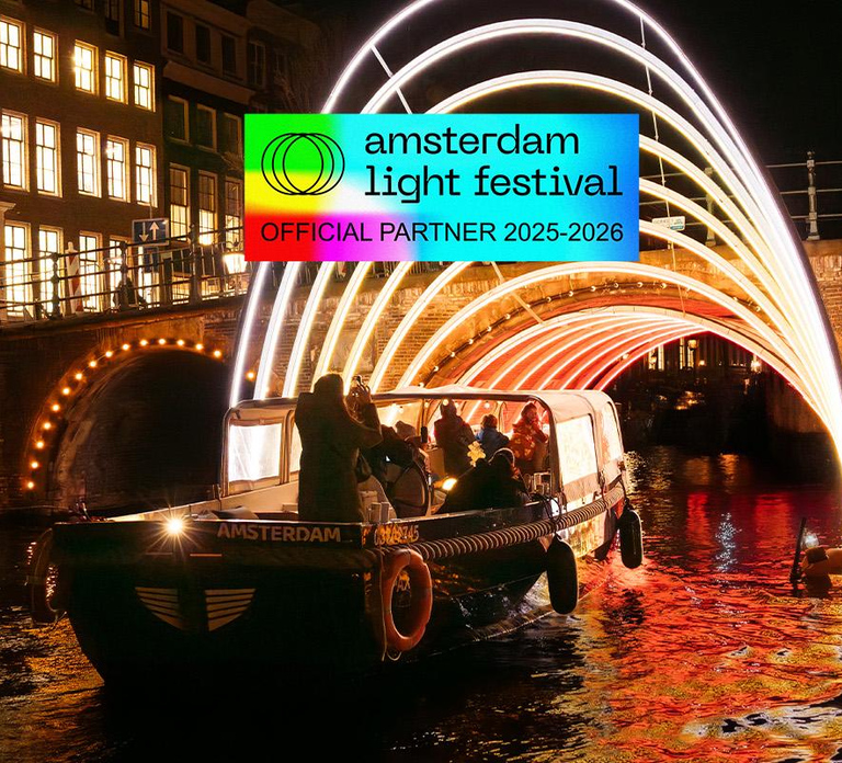 Amsterdam: Light Festival Cruise w/ Unlimited Drinks & Snack