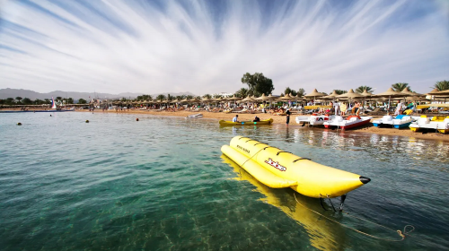 Dubai banana boat surfing experience