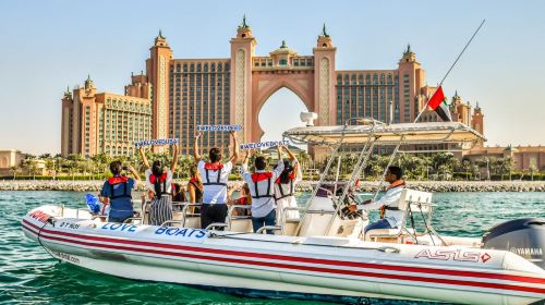 Love Boats - Dubai Marina Guided Sightseeing Boat Tour Transport Passes